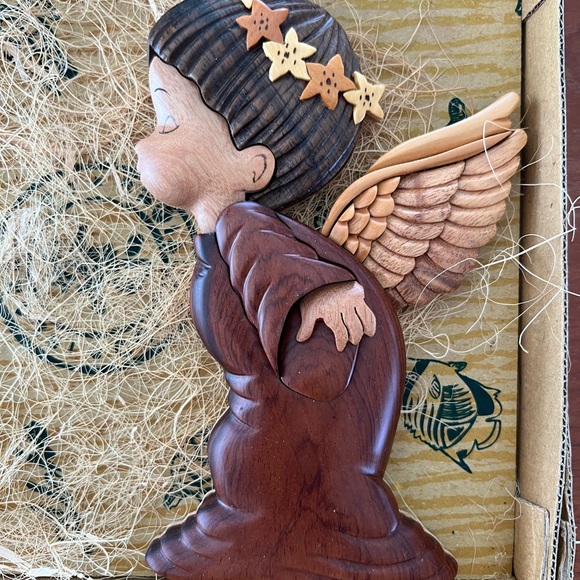 Hawaii crafted handmade wood art kissing angels - Picture 6 of 16
